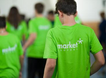 Sporteszközökkel támogatja a diákokat a Market