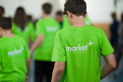 Sporteszközökkel támogatja a diákokat a Market