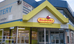 Poland’s Biedronka Must Absorb Cost Inflation Amid Tough Competition, Owner Says