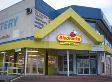 Poland’s Biedronka Must Absorb Cost Inflation Amid Tough Competition, Owner Says