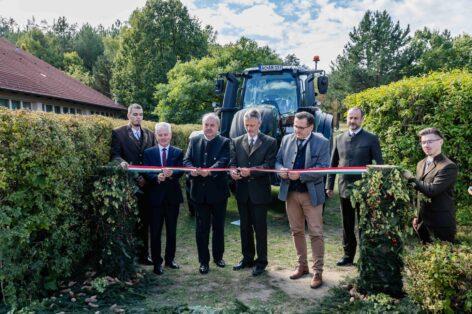 The development of demonstration plants is a technological, educational and attitudinal reform