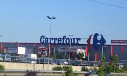 Eladhatja romániai üzleteit a Carrefour