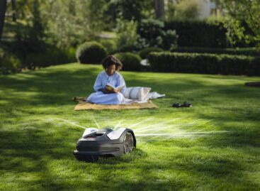 A kertekbe is megérkezett az AI – új robotfűnyírókat dob piacra a Husqvarna