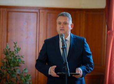The government is working to maintain the competitiveness of farmers