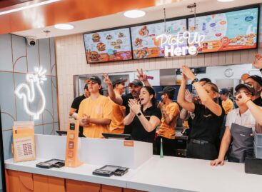 Több százan ünnepelték Magyarország első Popeyes® éttermének grandiózus megnyitóját Budapesten