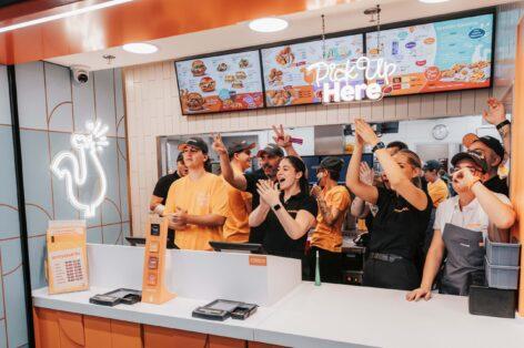Több százan ünnepelték Magyarország első Popeyes® éttermének grandiózus megnyitóját Budapesten