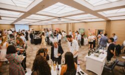 Olasz boros áttörés Budapesten: 11 pincészet, 33 érem a Winelovers Wine Awards-on az ITA támogatásával