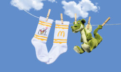 Help woven into socks: by buying a pair, anyone can  support sick children and their families