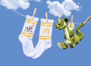 Help woven into socks: by buying a pair, anyone can  support sick children and their families