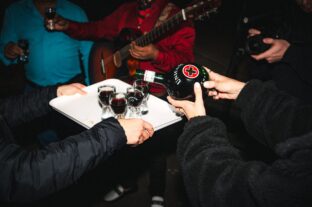 In Zwack Unicum’s light music series, the ensemble pays tribute to tradition in the imposing halls of the Transport Museum.