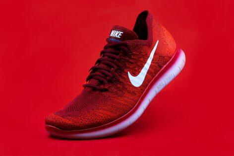 Nike’s quarterly profit falls 30 percent