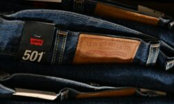 Megugrott az amerikai Levi Strauss negyedéves profitja