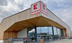 Fából épült mintabolttal kísérletezik a Kaufland Szlovákiában