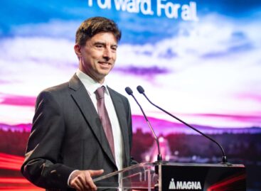 Elindult a termelés a Magna új vecsési üzemében – több száz munkahelyet teremt a beruházás