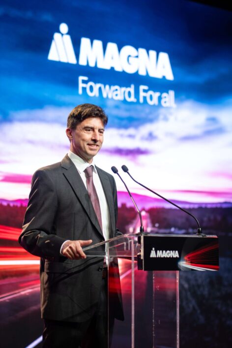 Elindult a termelés a Magna új vecsési üzemében – több száz munkahelyet teremt a beruházás