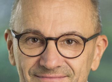 Low-budget flight in turbulence