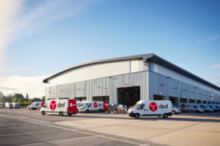 Csomagcunamira készül a DPD: akár 50%-os növekedés is várható decemberben