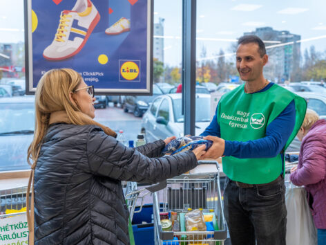 158 tonna élelmiszerrel segítettek a Lidl vásárlói az Élelmiszerbank karácsonyi akcióján