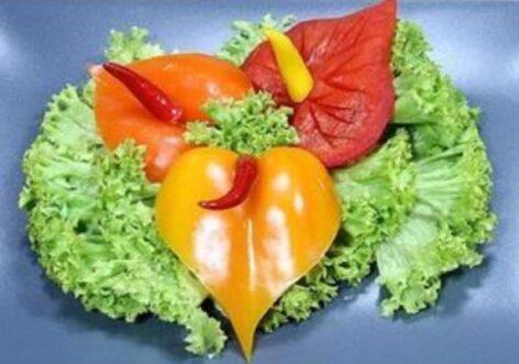 Virágba bóruló asztalok télen – A nap képe