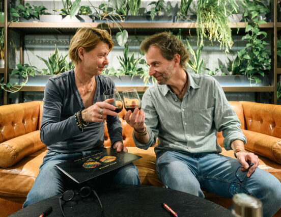 After an exclusive dinner at Unicum House, the beck@grecsó duo will treat their fans to a signed album