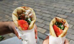 Országos vizsgálatot rendelt el az NKFH a gyrost árusító éttermekben és büfékben