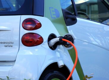 According to a survey, 51.5 percent of car buyers would not choose an electric car yet