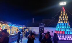 Különleges karácsonyi attrakció a Balaton-felvidéken: hordófa állt a Stari sörfőzdénél