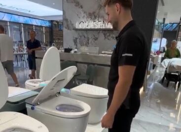 (HU) Az önmagát lehúzó okos WC – A nap videója