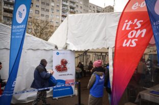 Fényt és melegséget a nélkülözők karácsonyába: Szeretetvendégség hét napon át, napi 1000 adag meleg étellel