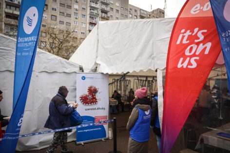 Light and warmth for the needy at Christmas: Hospitality for love for seven days, with 1,000 servings of hot food per day