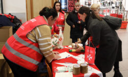 Elindult az Adni Öröm! – több ezer önkéntes várja az adományokat országszerte