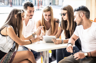 Expert: hourly wages for seasonal jobs are 10-20% higher than for permanent jobs