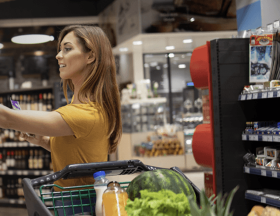 Ünnepi vásárlási roham: Másodpercek alatt frissülnek az árak a hazai üzletekben