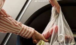 Percenként 100 palackot nyel el a nyíregyházi Tescóban található új, innovatív visszaváltó automata