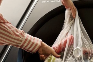 Percenként 100 palackot nyel el a nyíregyházi Tescóban található új, innovatív visszaváltó automata