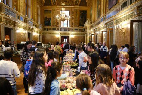 800 disadvantaged children participated in MBH Bank’s anniversary Christmas Children’s Gala at the Opera House