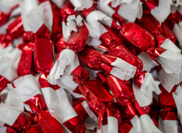 A zselés és marcipános szaloncukor mellett egyre több a különleges ízesítésű karácsonyi desszert a kínálatban