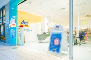 Giving Friday: akciók helyett jótékonyság, 42 millió forintot adományoz a dm