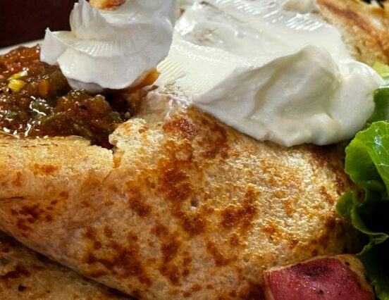 Tejföl név csak élőflórásra: 2026-tól új kategóriák jönnek a savanyú tejtermékeknél