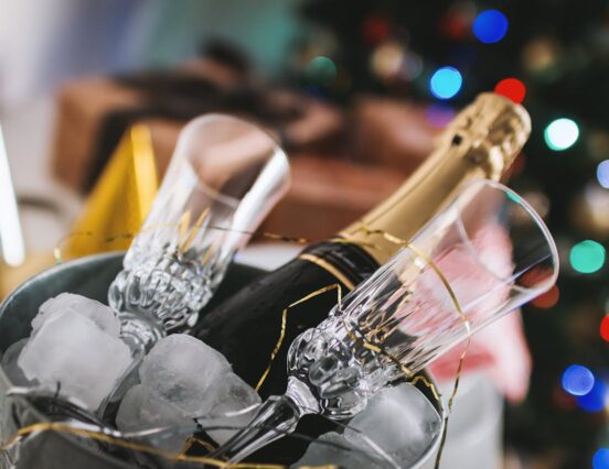 The kings of the New Year’s Eve list: hot dogs and champagne in abundance