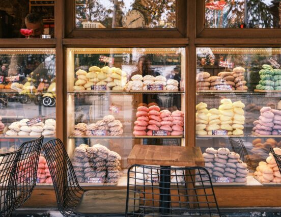 Retail sales in a trap of uncertainty