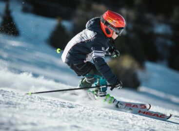 Napi 870 forint körüli átlagos utasbiztosítási díjjal számolhatnak a síelők az idei szezonban