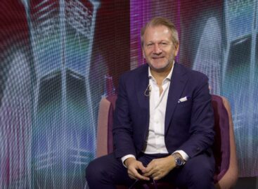 (HU) Szkafandert jósoltak, de maradt a szoknya és a nadrág