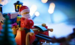 A CD és a DVD is reneszánszát éli a Vaterán, de a second-hand LEGO az idei karácsony igazi sztárja