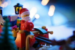 A CD és a DVD is reneszánszát éli a Vaterán, de a second-hand LEGO az idei karácsony igazi sztárja