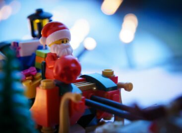 CDs and DVDs are experiencing a renaissance at Vatera, but second-hand LEGO is the real star of this Christmas