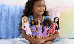 Autista Barbie babával köszönti a 2026-os évet a Mattel