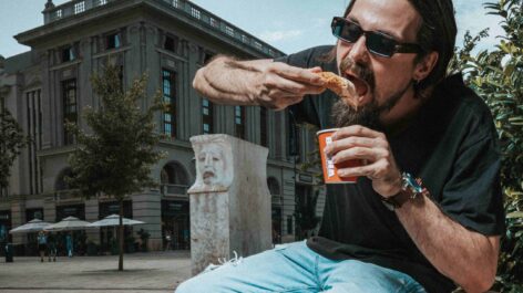 1000 servings of free chicken at the new location opening in Blaha