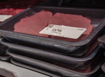 Colruyt is the first to introduce meat trays made from recycled plastic