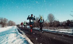 Több ezer futóval indította 2026-ot a Powerade a Zúzmara Félmaratonon